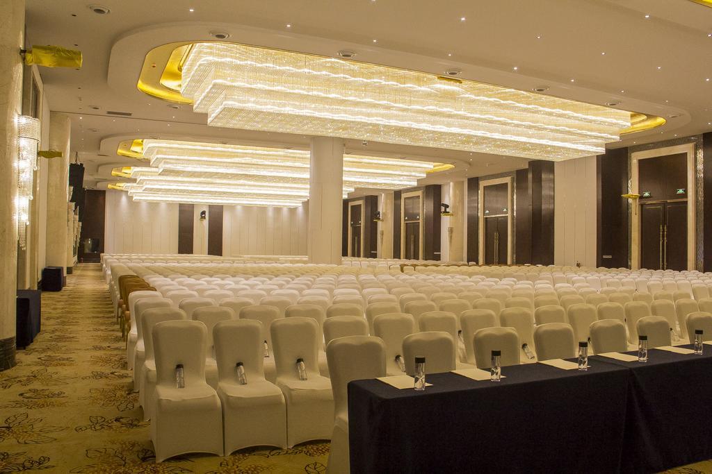 Chengdu Cynn Hotel Bagian luar foto