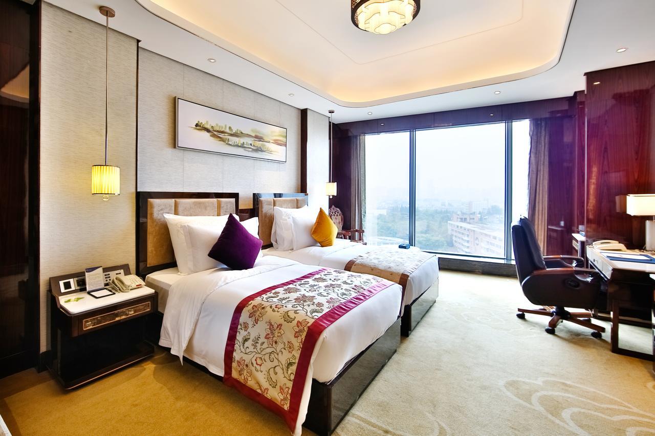Chengdu Cynn Hotel Bagian luar foto