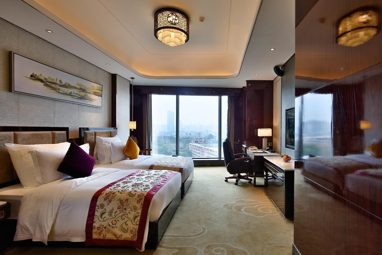 Chengdu Cynn Hotel Bagian luar foto