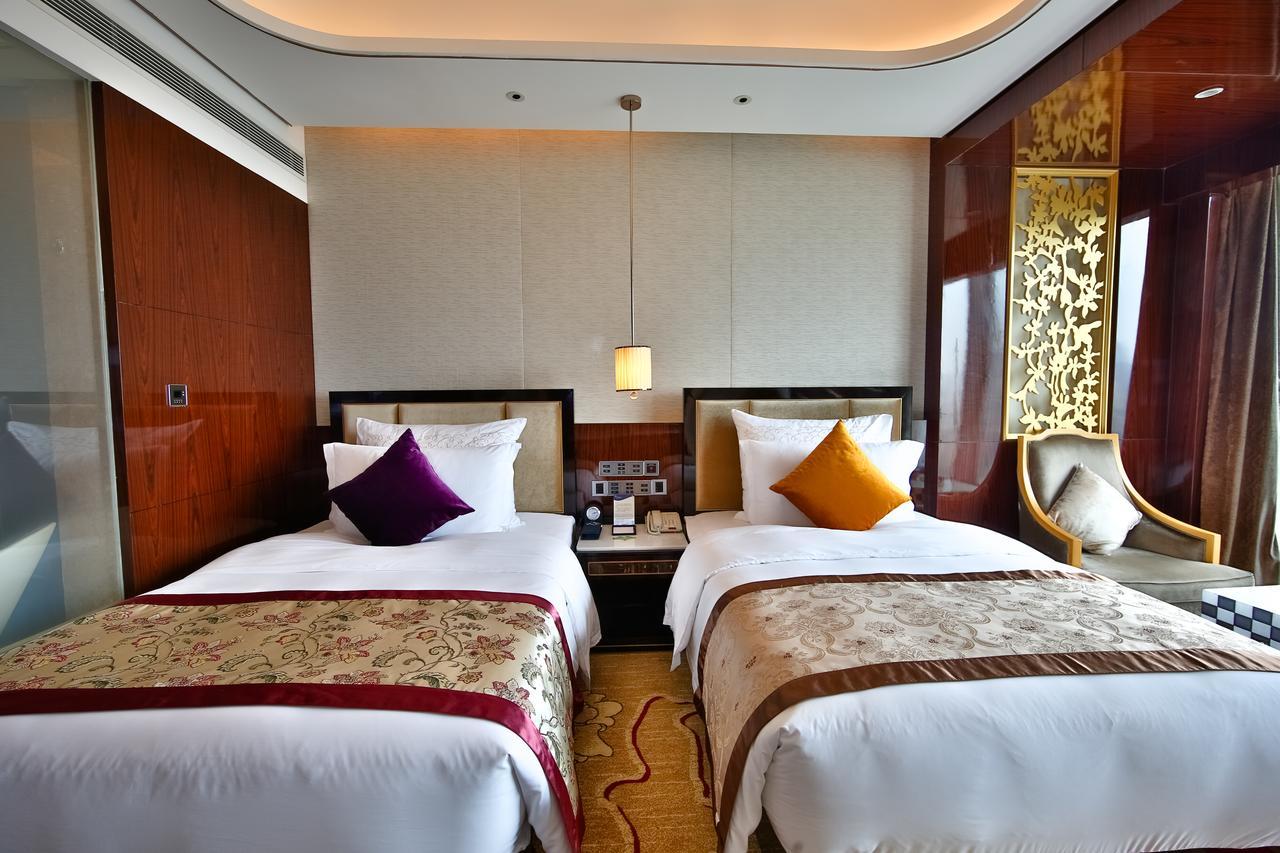 Chengdu Cynn Hotel Bagian luar foto