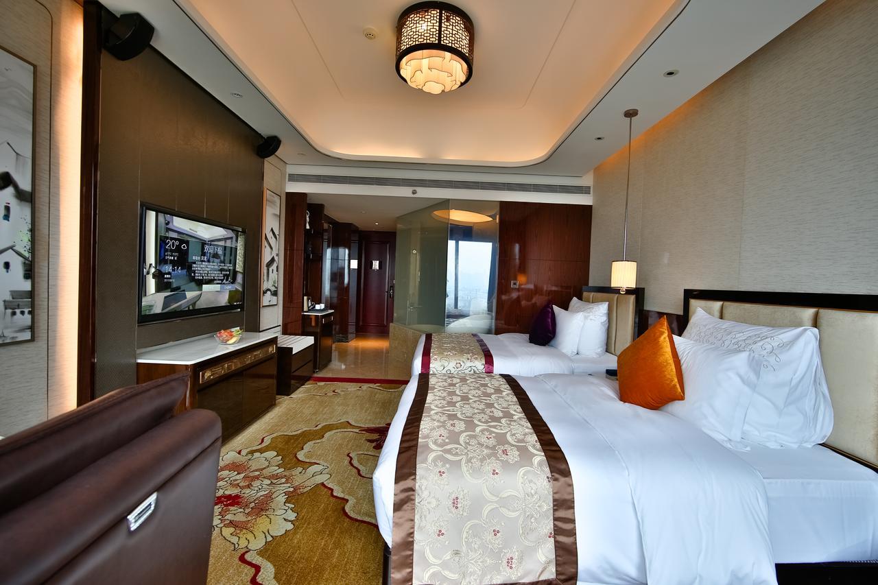 Chengdu Cynn Hotel Bagian luar foto